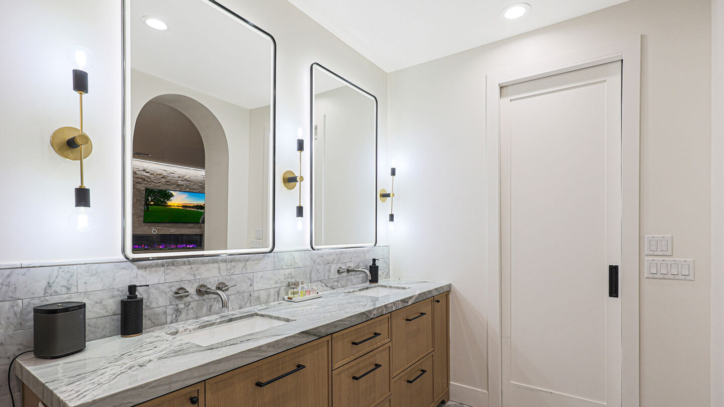 Modern-Bathroom-Lighting